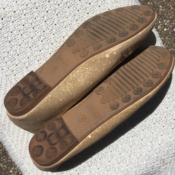 Golden Sparkly Flats✨ - Picture 7 of 9